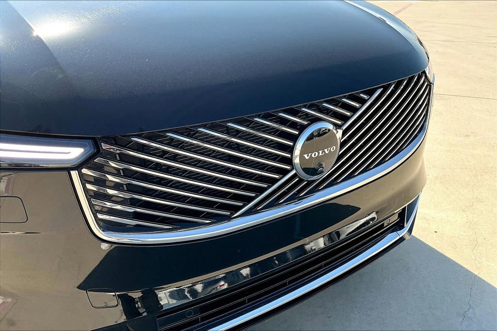 Certified 2025 Volvo XC90 B6 Plus image 38