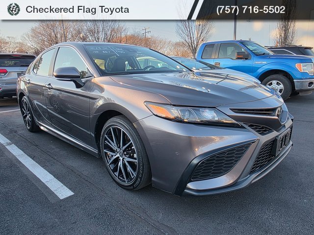 Used 2023 Toyota Camry SE w/ Cold Weather Package image 3