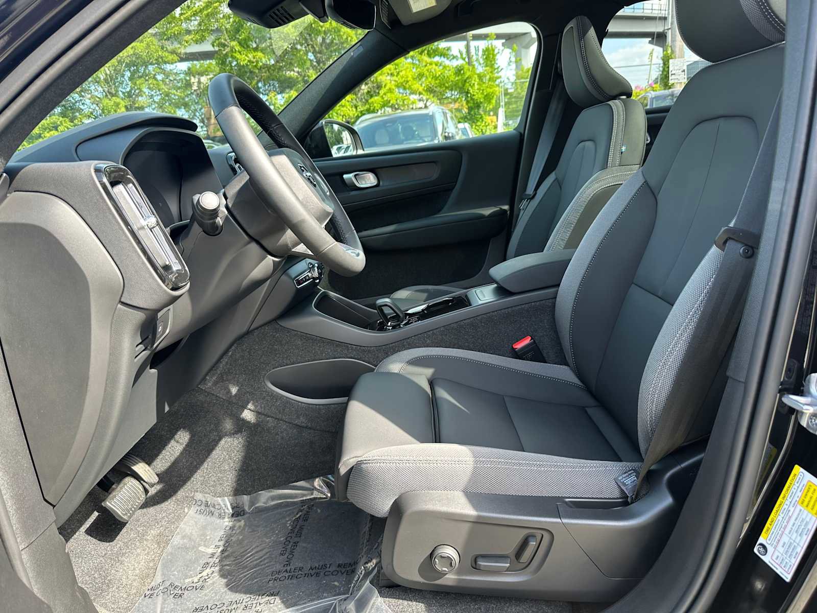 Used 2025 Volvo EX40 Plus w/ Climate Package RWD image 19