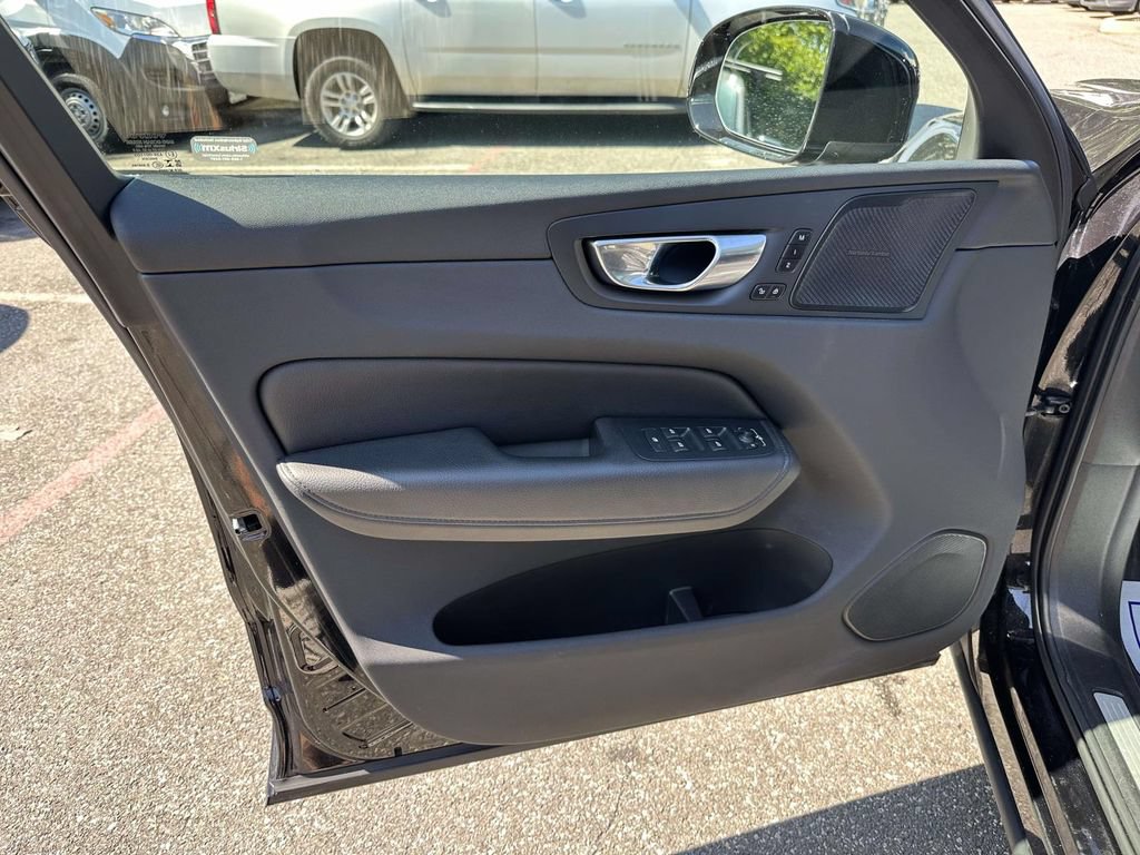 Used 2022 Volvo XC60 B5 Momentum w/ Climate Package AWD/4WD image 16