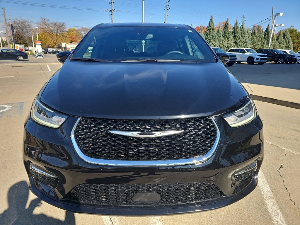 Used 2025 Chrysler Pacifica Select FWD image 5