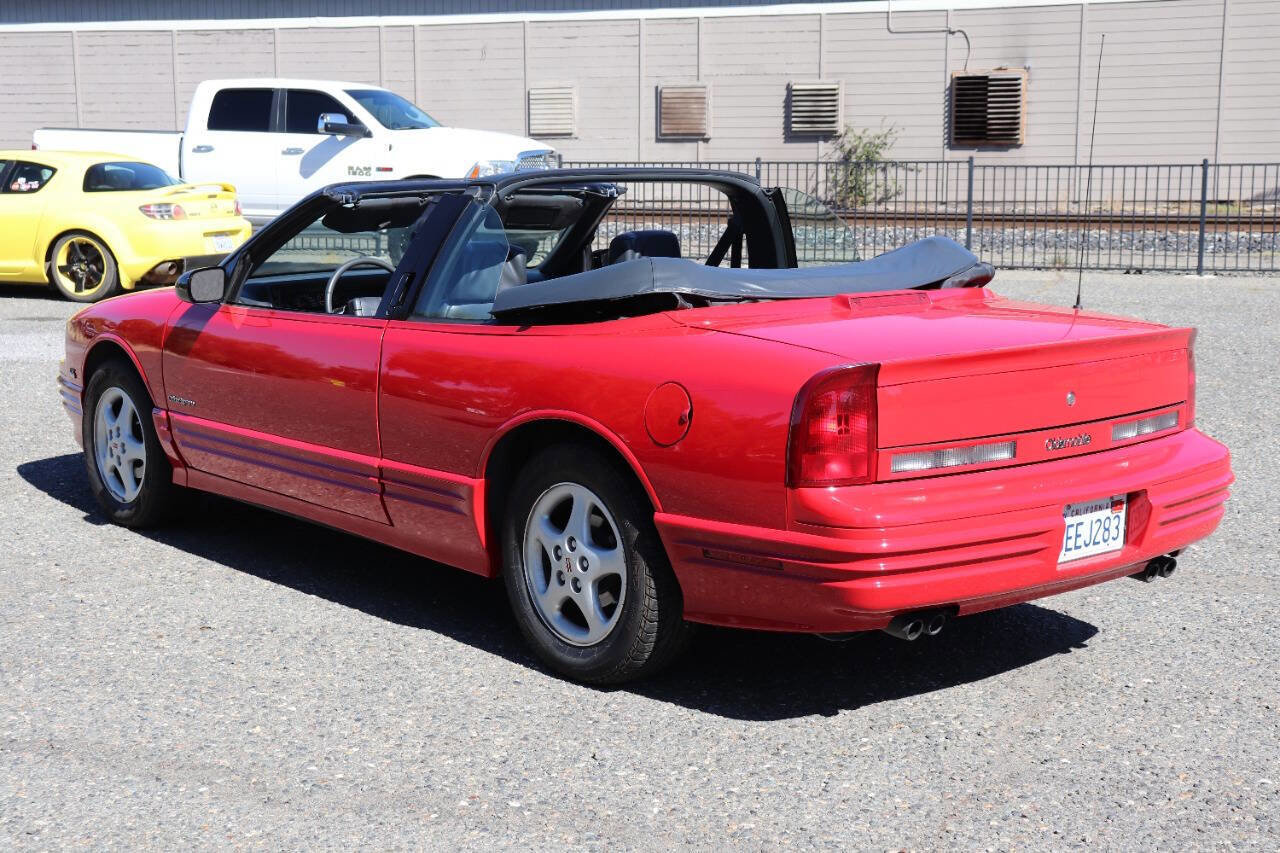 Used 1993 Oldsmobile Cutlass Supreme Convertible image 6