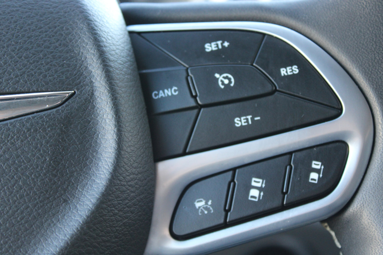 Used 2023 Chrysler Pacifica Touring-L image 20