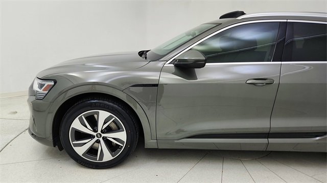 Used 2024 Audi Q8 e-tron Premium image 9