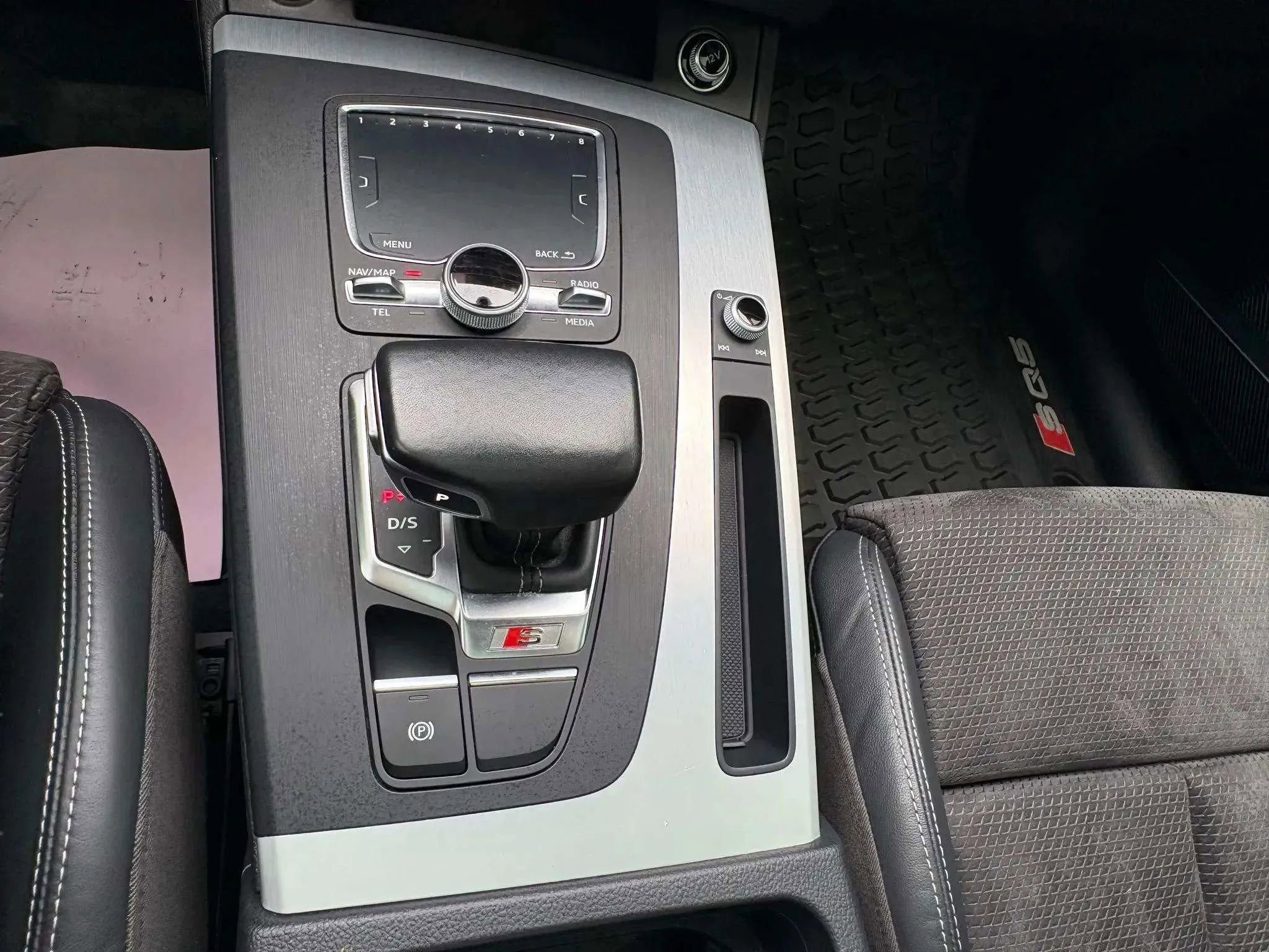 Used 2018 Audi SQ5 Premium Plus w/ Navigation Package image 40