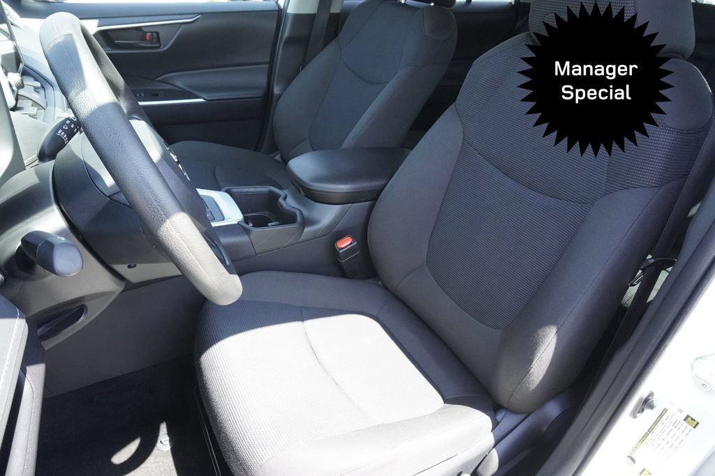 Used 2025 Toyota RAV4 LE AWD/4WD image 20