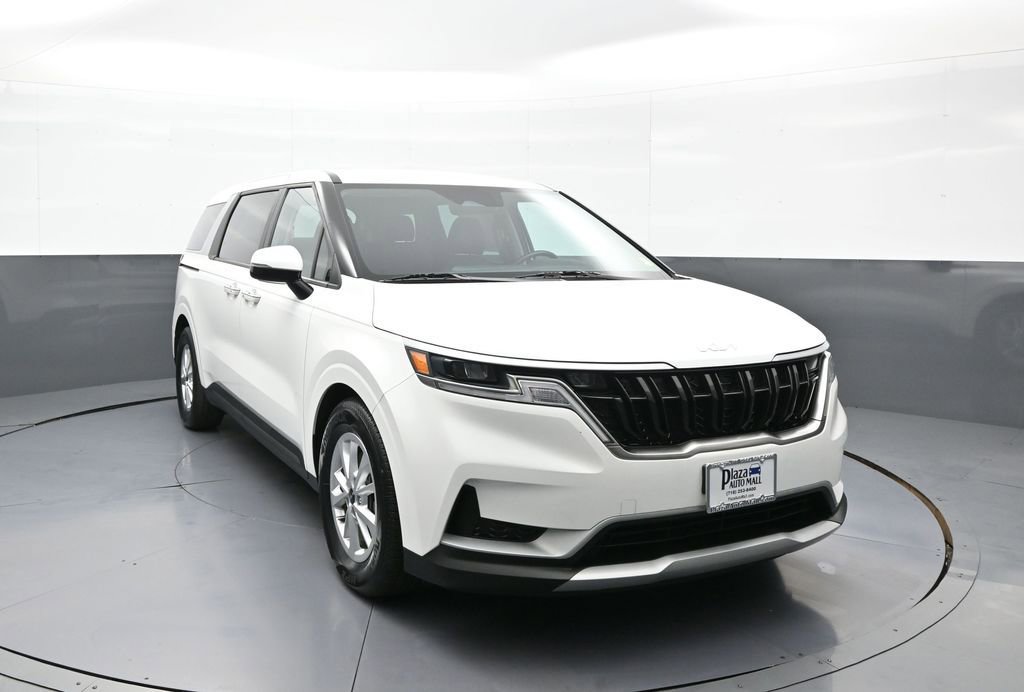 Used 2024 Kia Carnival LX FWD image 3