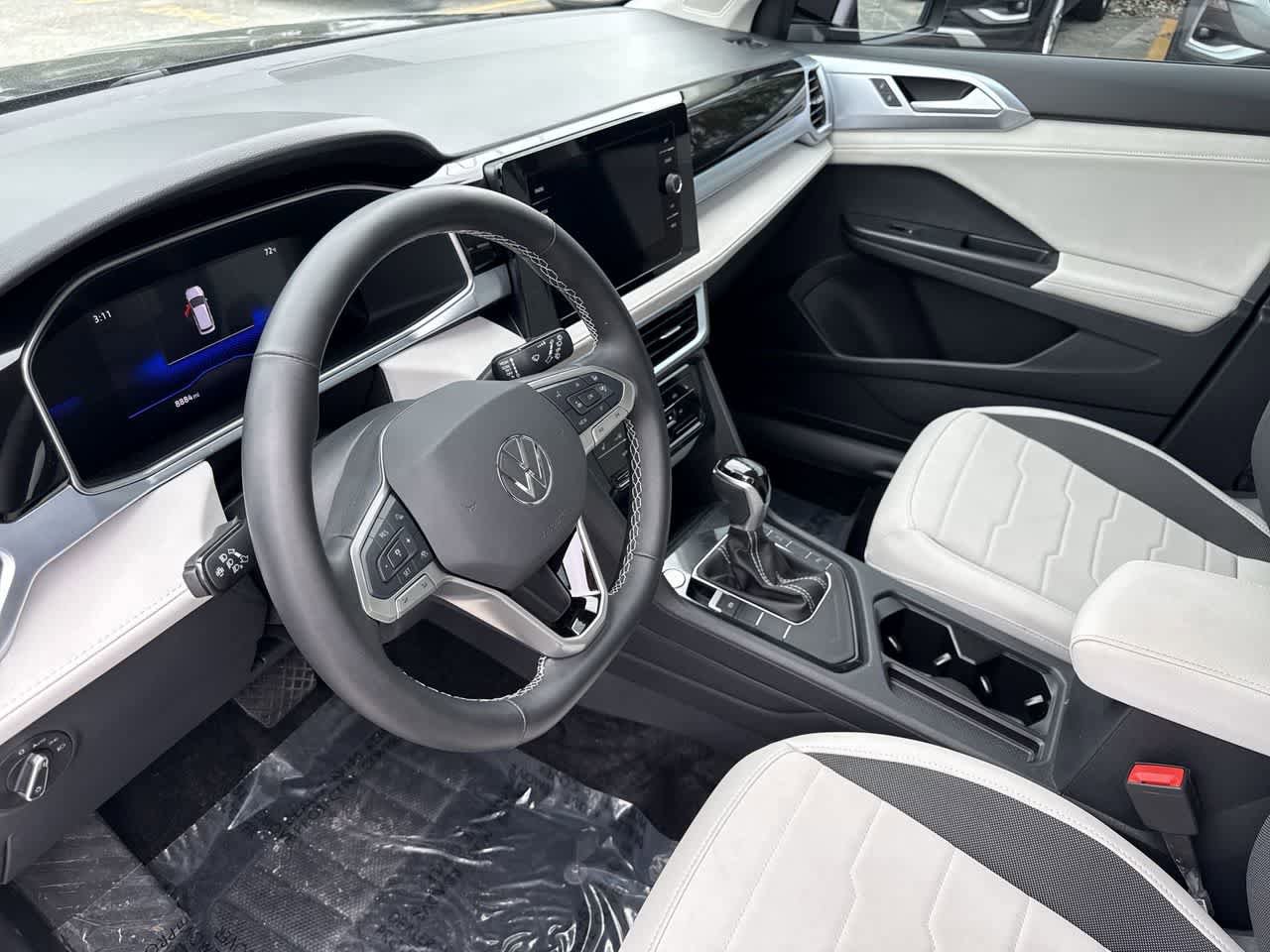 Used 2025 Volkswagen Taos SE FWD image 13