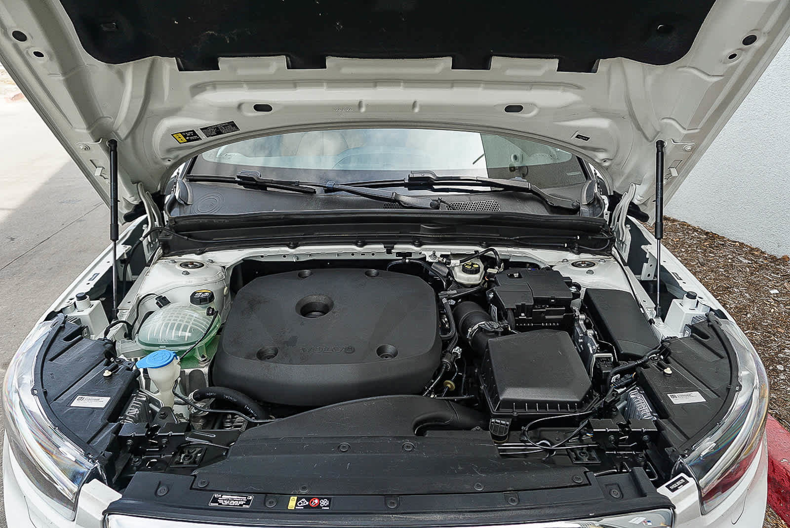 Used 2022 Volvo XC40 T5 Inscription w/ Advanced Package image 32
