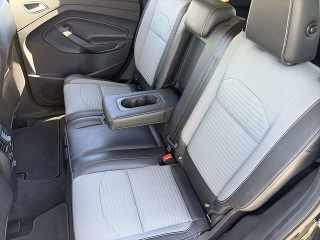 Used 2018 Ford Escape SE w/ SE Sport Appearance Package image 18