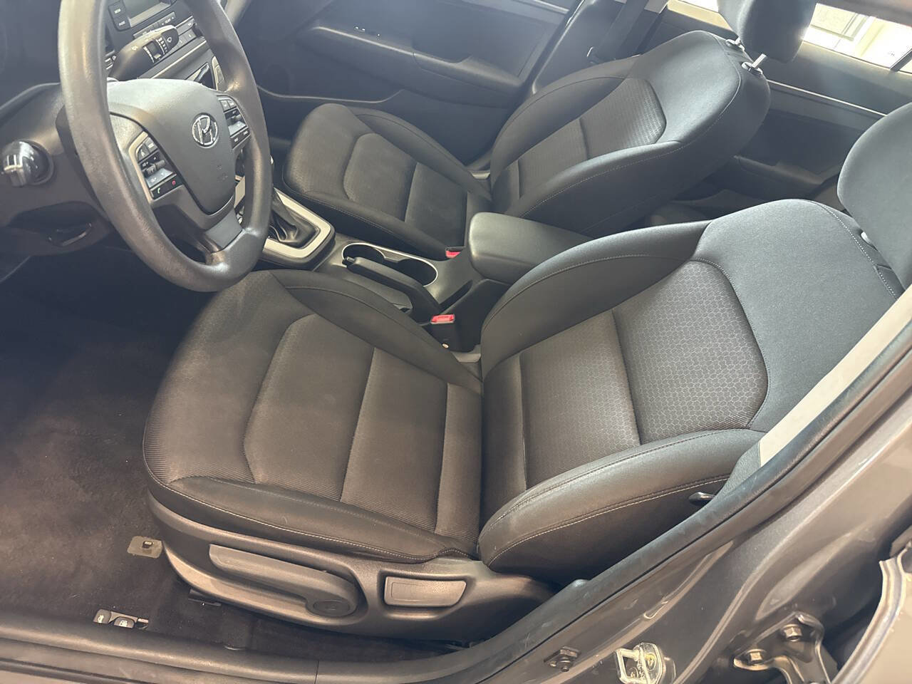 Used 2018 Hyundai Elantra SE FWD image 24