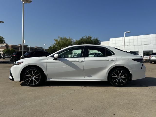 Used 2023 Toyota Camry SE FWD image 2