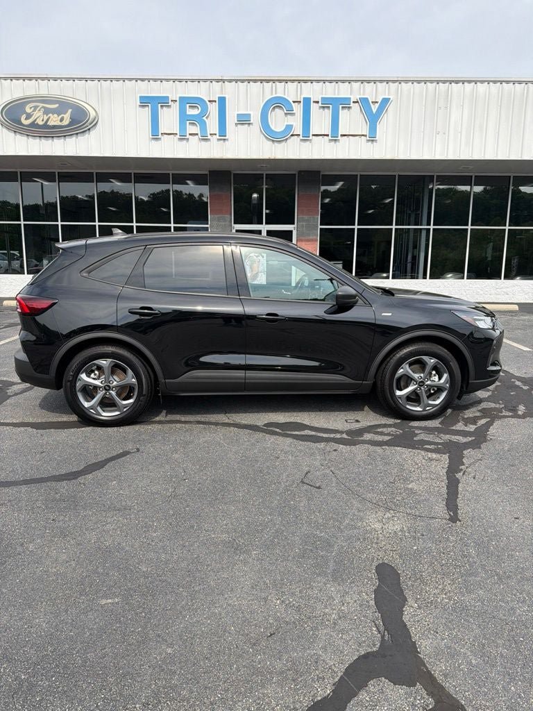 New 2025 Ford Escape ST-Line w/ Cold Weather Package FWD image 17