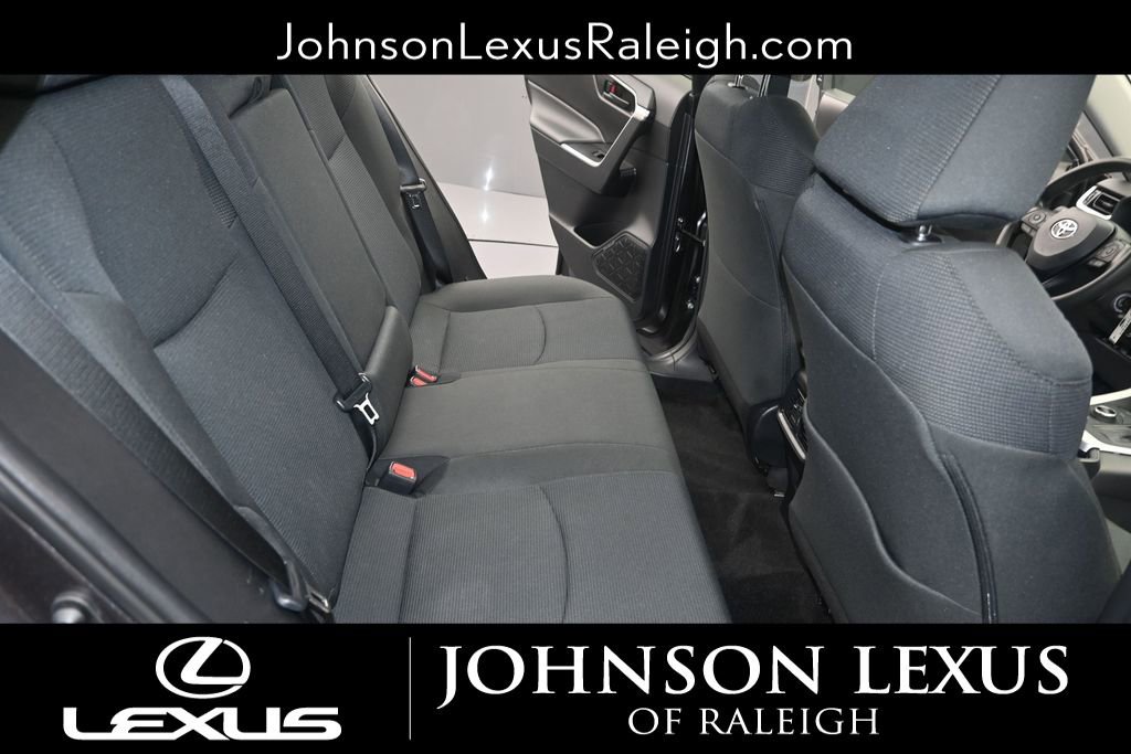 Used 2021 Toyota RAV4 LE AWD/4WD image 14