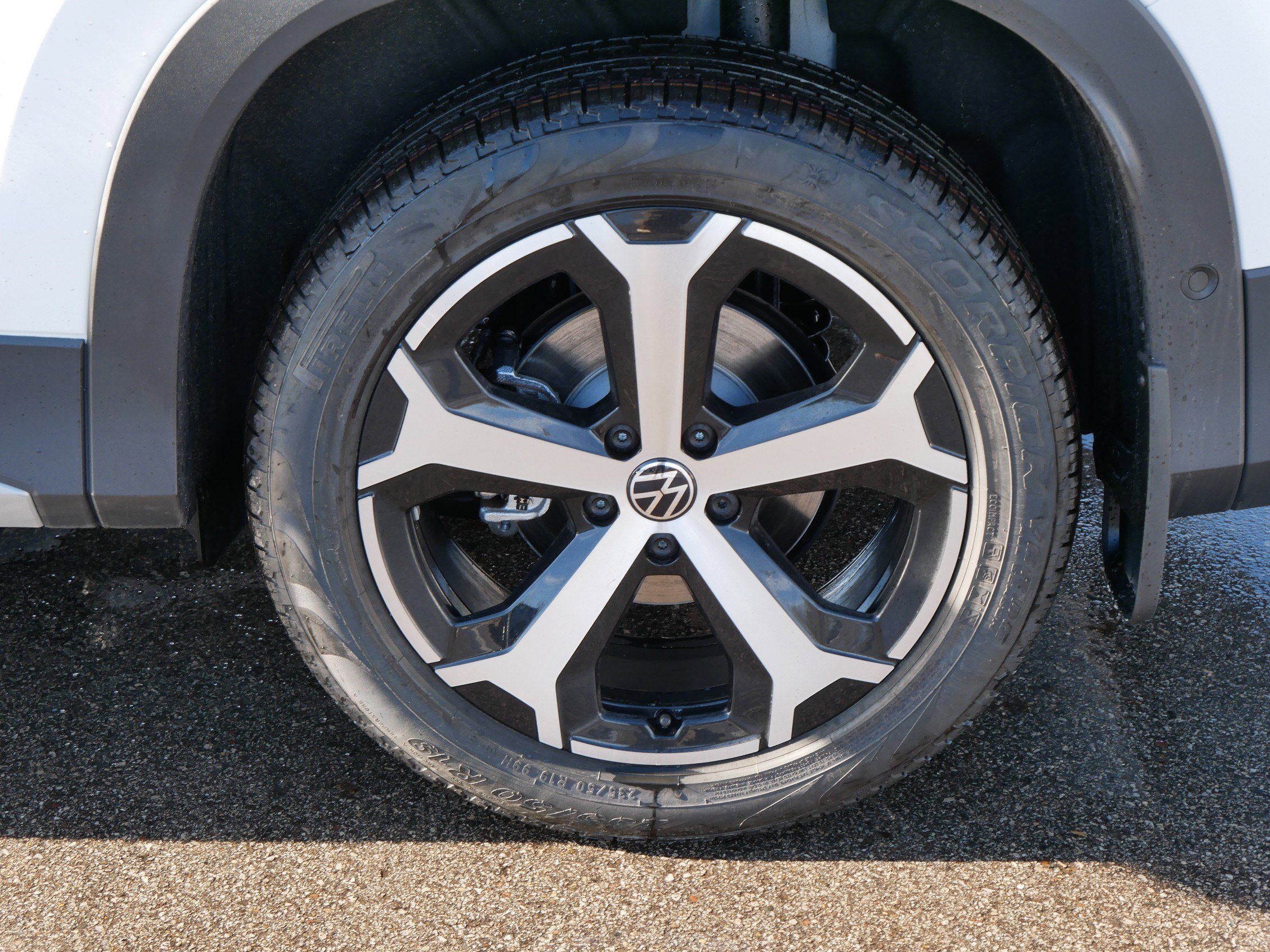 New 2026 Volkswagen Tiguan SE image 4
