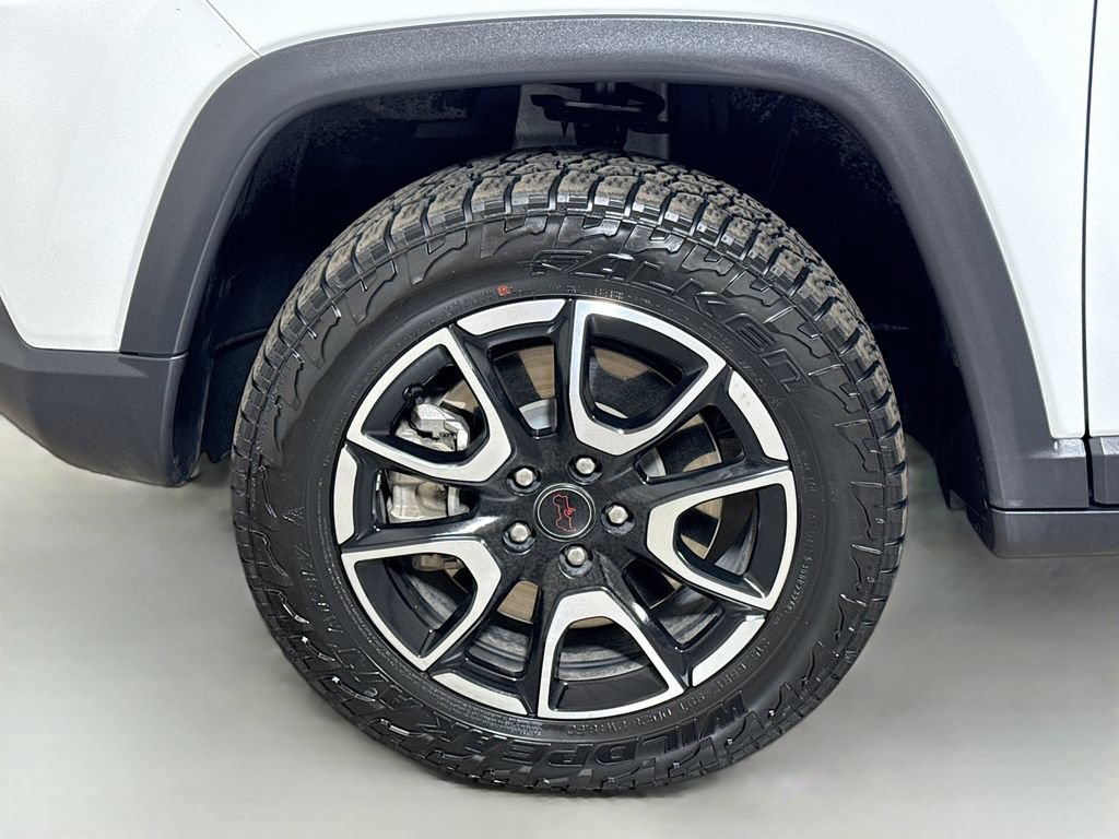 Used 2025 Jeep Compass Trailhawk AWD/4WD image 27