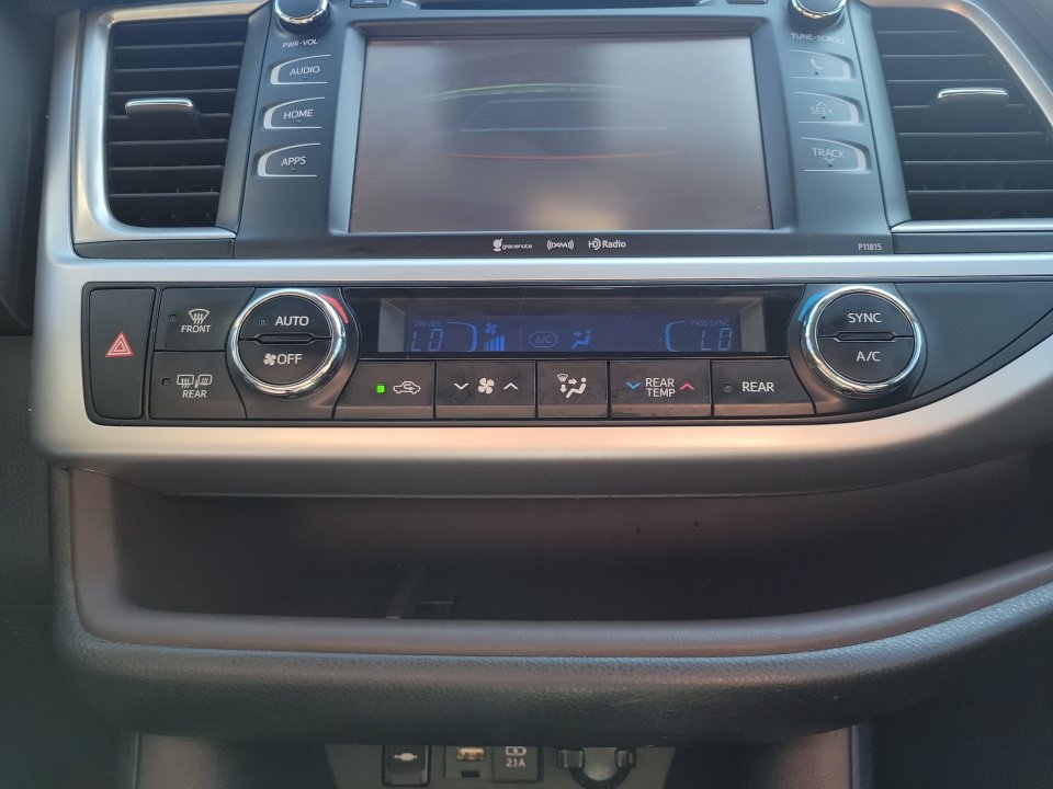Used 2019 Toyota Highlander Plus FWD image 18