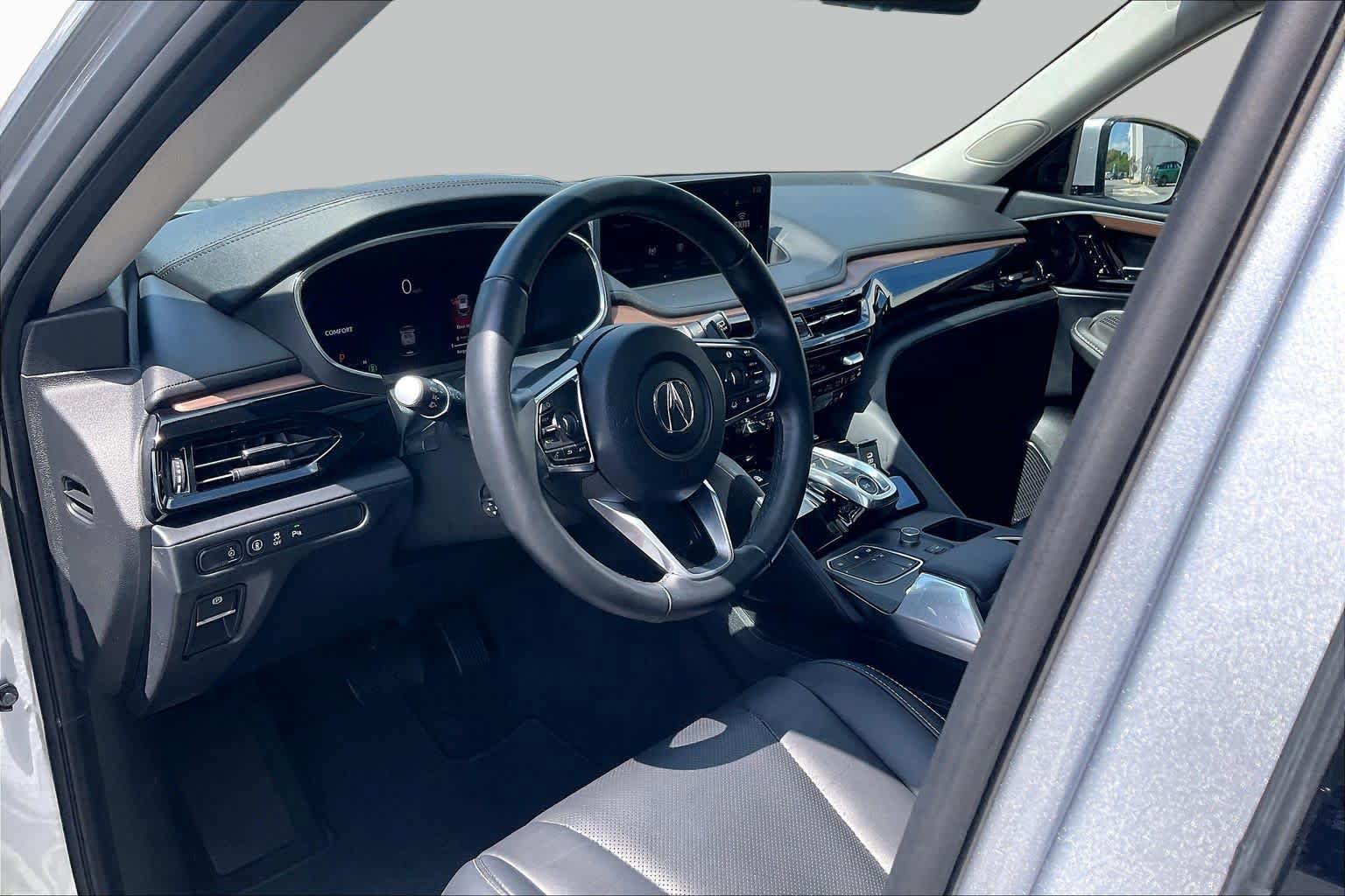 Used 2022 Acura MDX w/ Technology Package AWD/4WD image 16