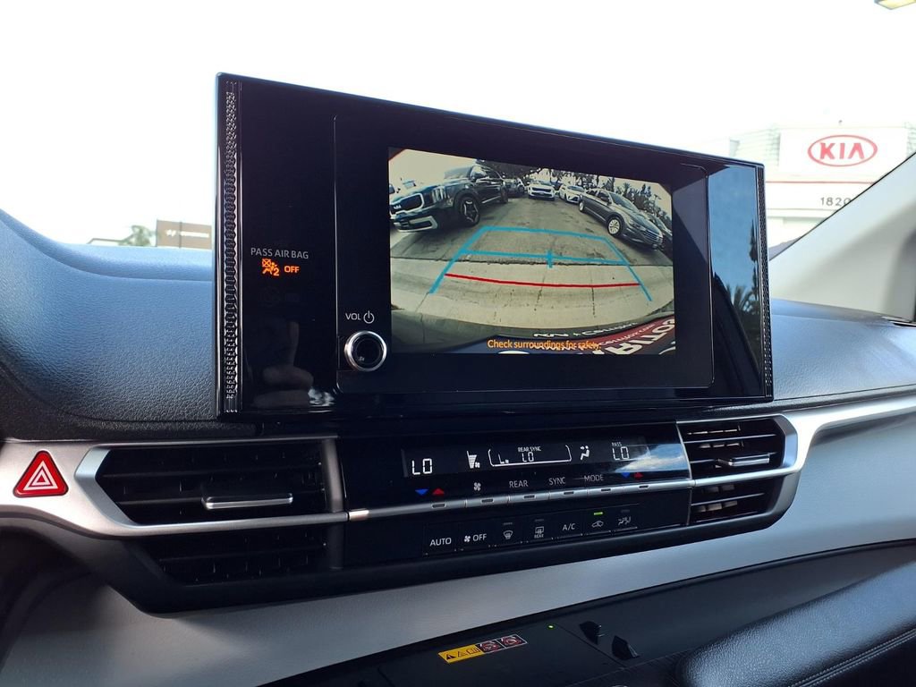 Used 2025 Toyota Sienna LE image 19