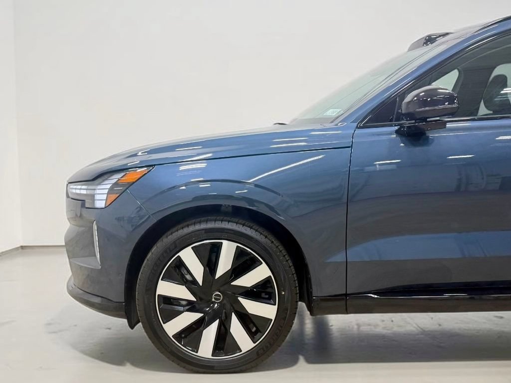 Used 2025 Volvo EX90 Ultra AWD/4WD image 11