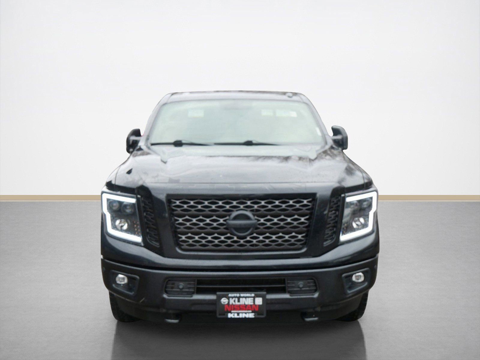 Used 2018 Nissan Titan SL w/ Midnight Edition image 8