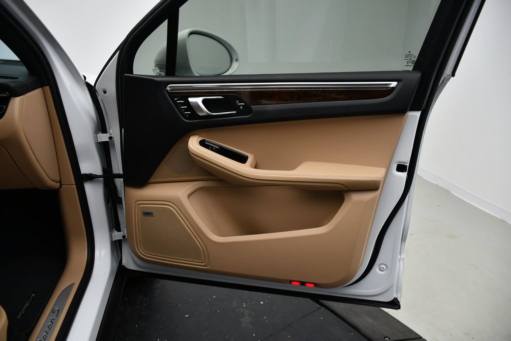 Certified 2023 Porsche Macan S AWD/4WD image 41