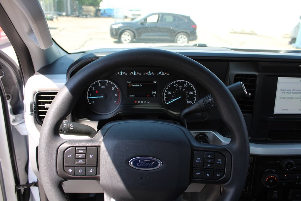 New 2026 Ford F250 XL w/ XL Chrome Package AWD/4WD image 17