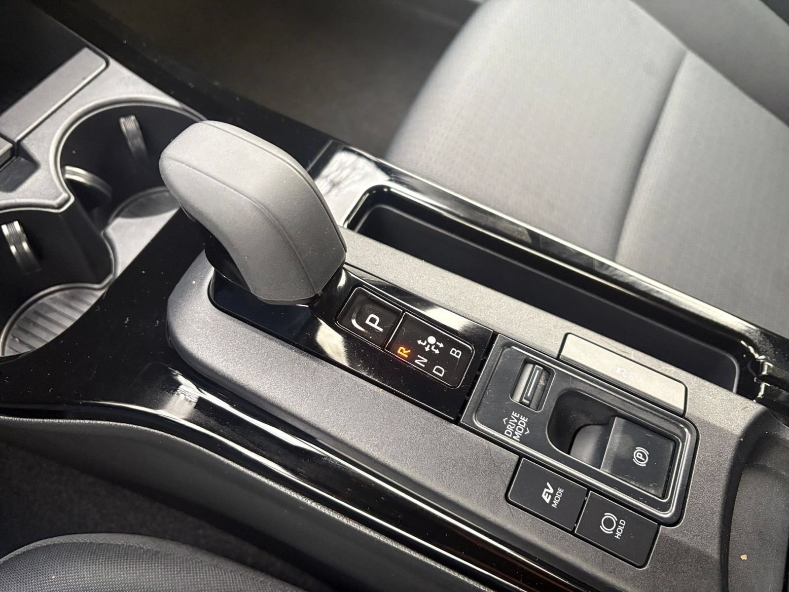 Used 2025 Toyota Prius LE FWD image 39