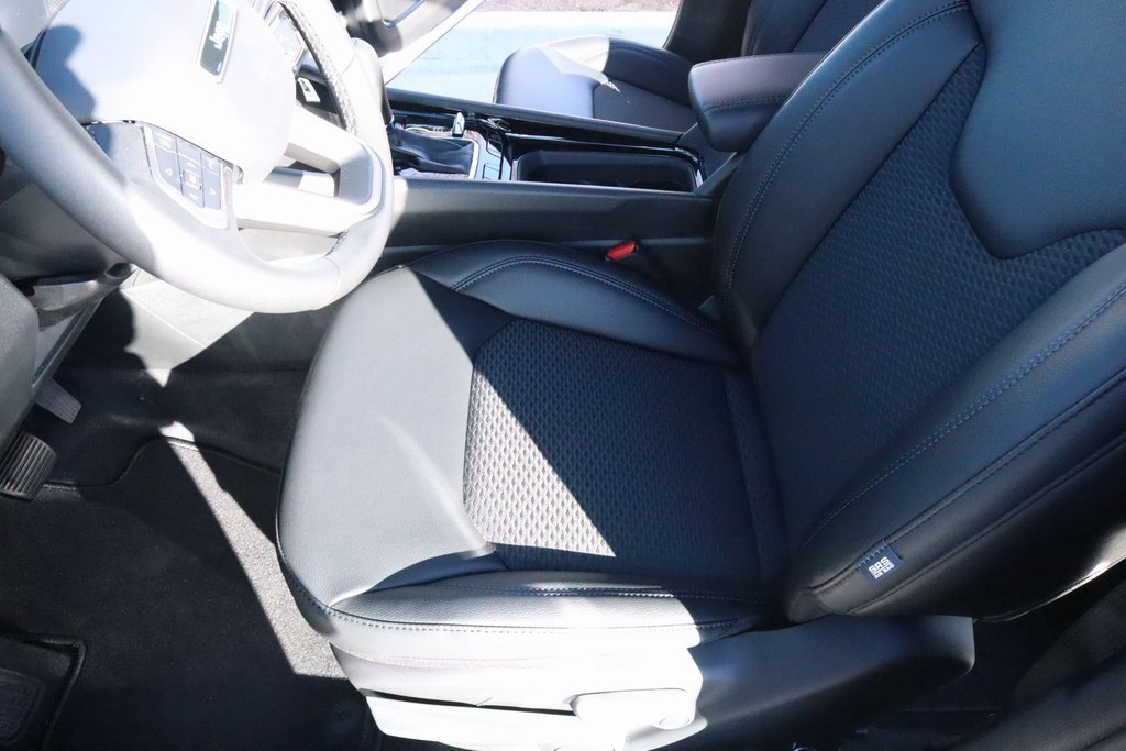 New 2026 Jeep Compass Latitude image 12