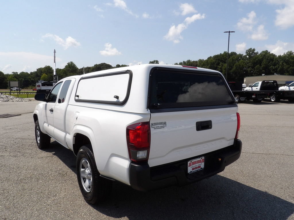 Used 2023 Toyota Tacoma SR RWD image 5
