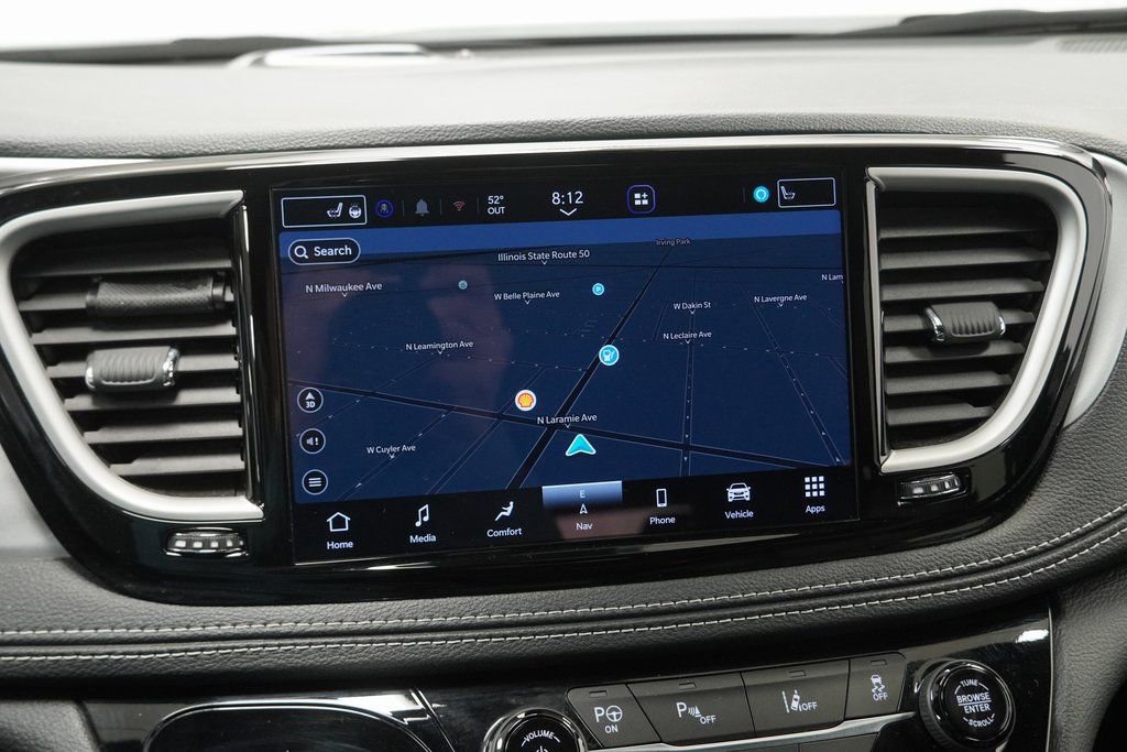 Certified 2024 Chrysler Pacifica Limited image 30