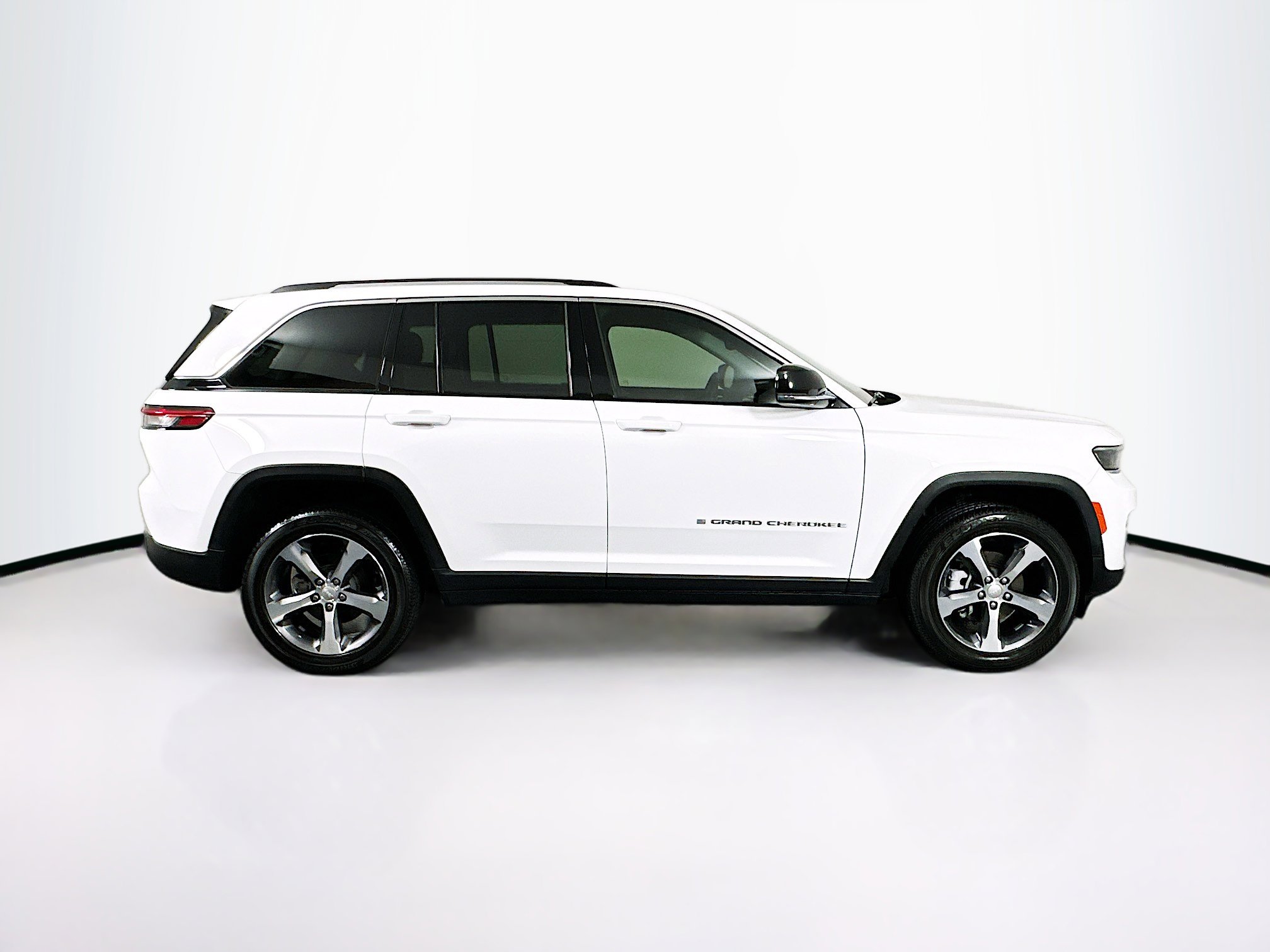 Used 2023 Jeep Grand Cherokee Limited w/ Trailer Tow Prep Group (B) image 10