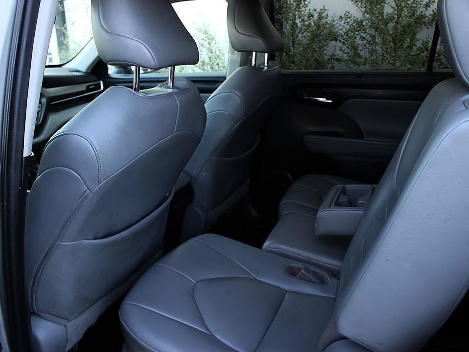 Used 2021 Toyota Highlander XLE FWD image 8