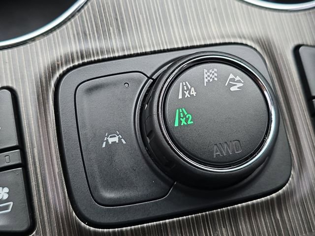 Used 2023 GMC Acadia SLT w/ Elevation Edition image 18