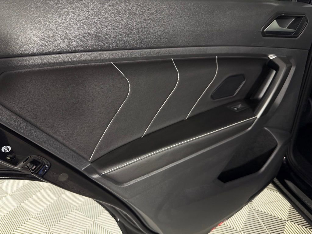 Used 2022 Volkswagen Tiguan SE R-Line image 26