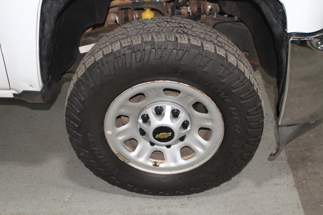 Used 2018 Chevrolet Silverado 3500 W/T AWD/4WD image 5