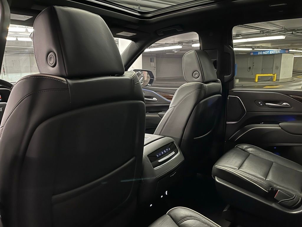 Used 2022 Cadillac Escalade Premium Luxury w/ LPO, Illumination Package image 23