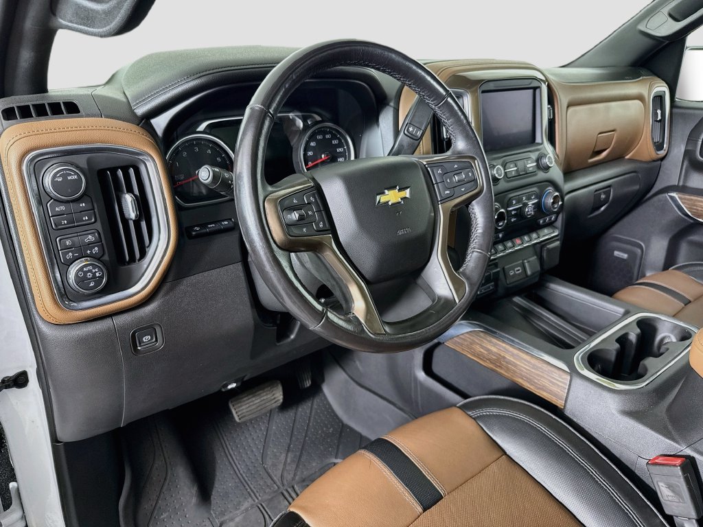 Used 2021 Chevrolet Silverado 1500 High Country w/ Technology Package AWD/4WD image 9