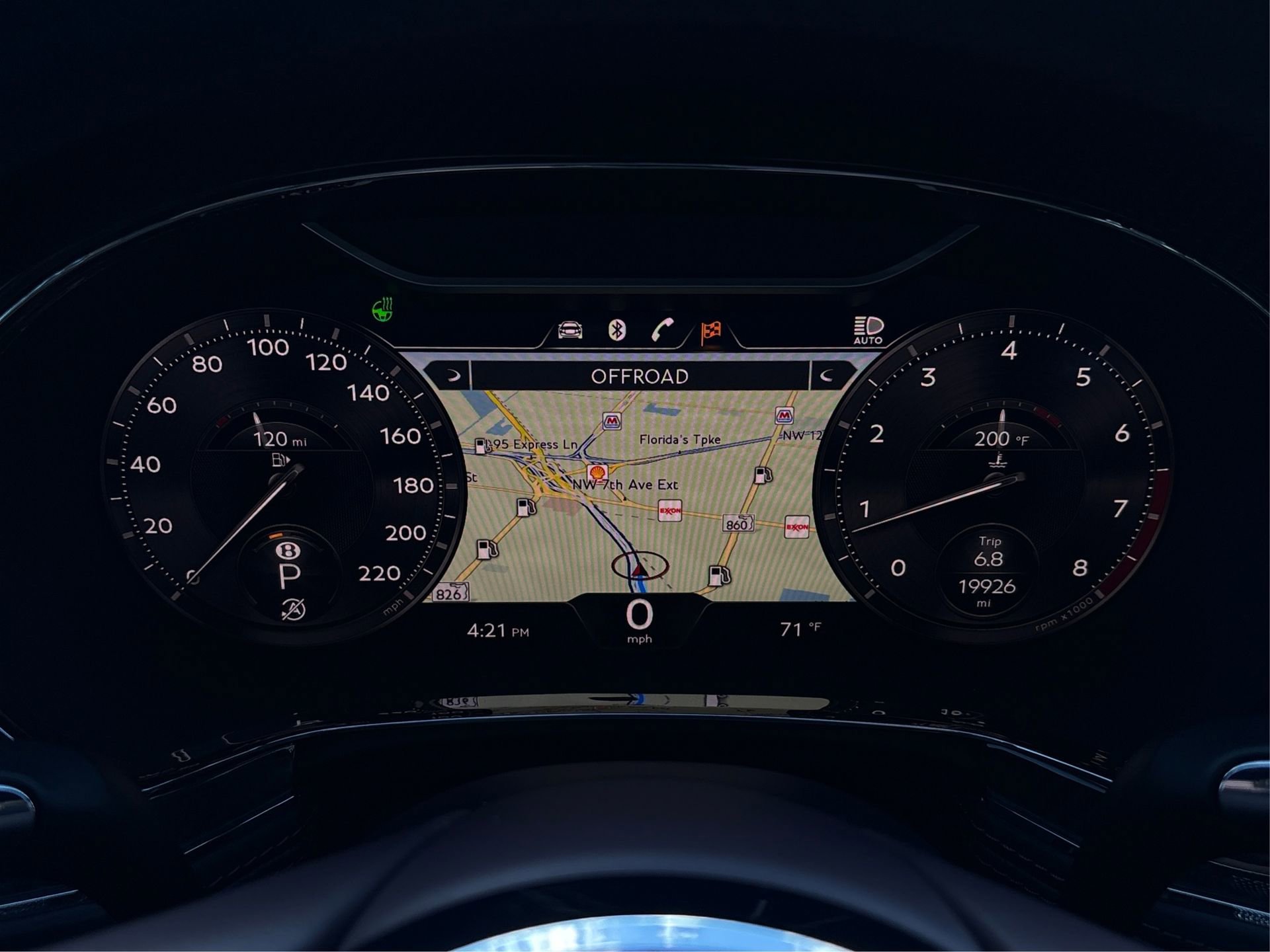 Used 2023 Bentley Flying Spur V8 image 18