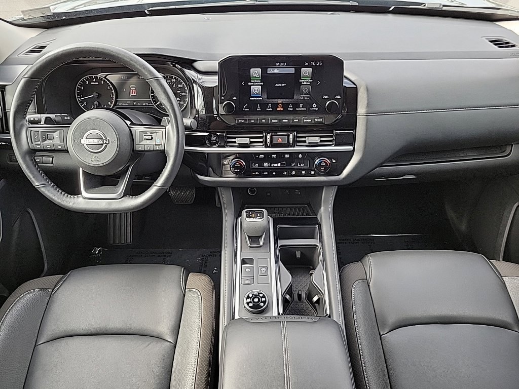 Used 2025 Nissan Pathfinder SL AWD/4WD image 21