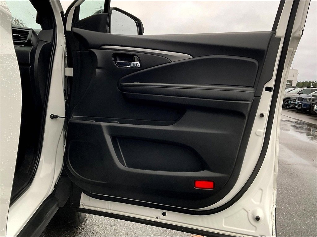 Used 2022 Honda Pilot Sport image 11