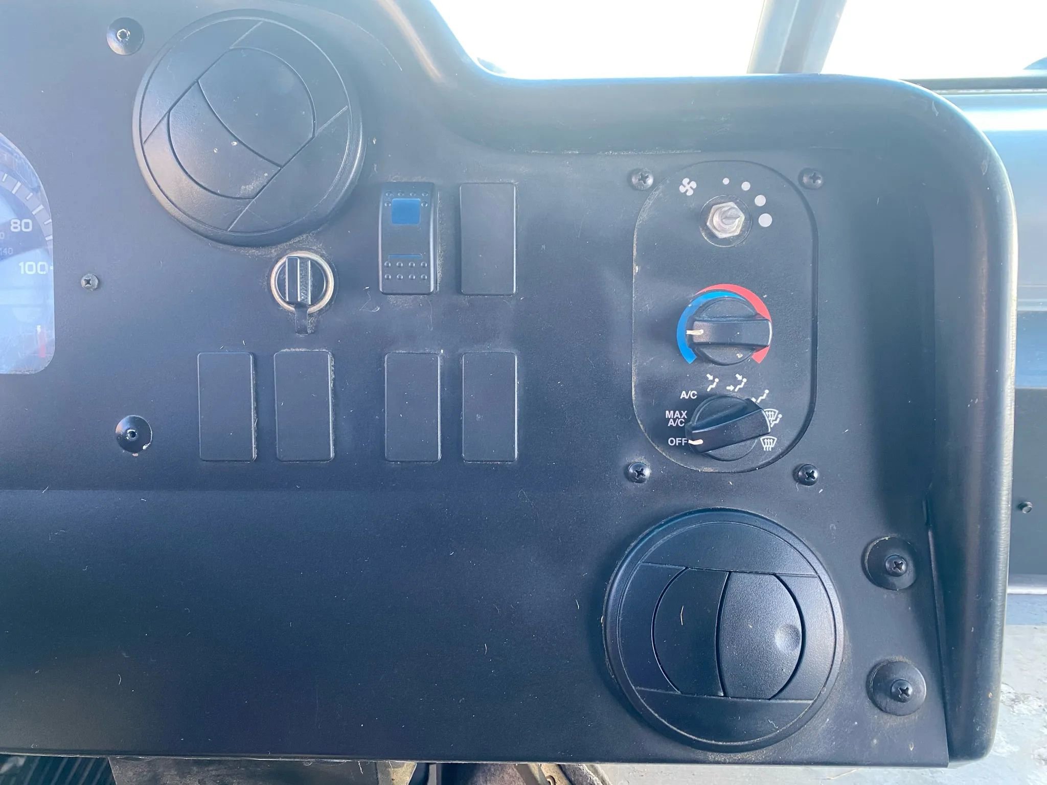 Used 2012 Ford E-350 and Econoline 350 Super Duty w/ Air Conditioning Prep Pkg RWD image 12