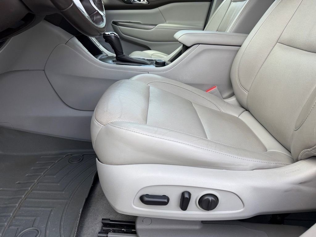 Used 2019 GMC Acadia SLT image 11