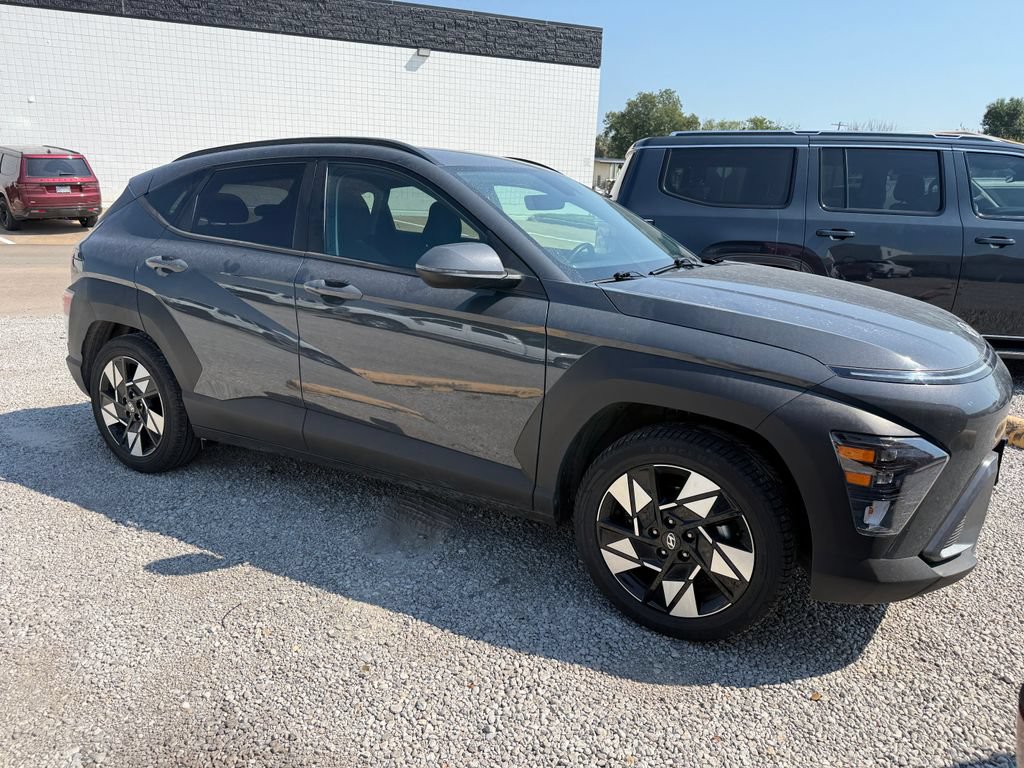 Used 2024 Hyundai Kona SEL FWD image 3