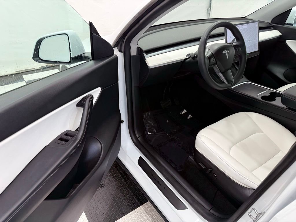 Used 2021 Tesla Model Y Long Range AWD/4WD image 30