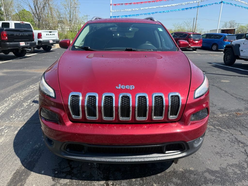 Used 2017 Jeep Cherokee Latitude w/ Cold Weather Group AWD/4WD image 3