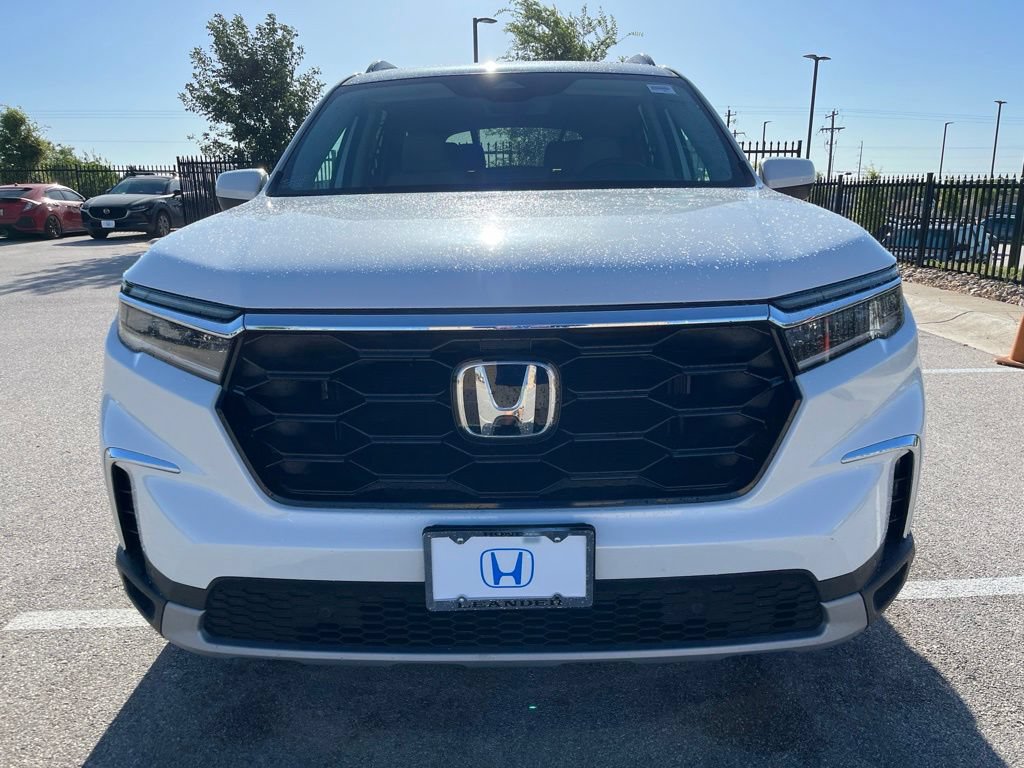 Certified 2025 Honda Pilot Touring image 2