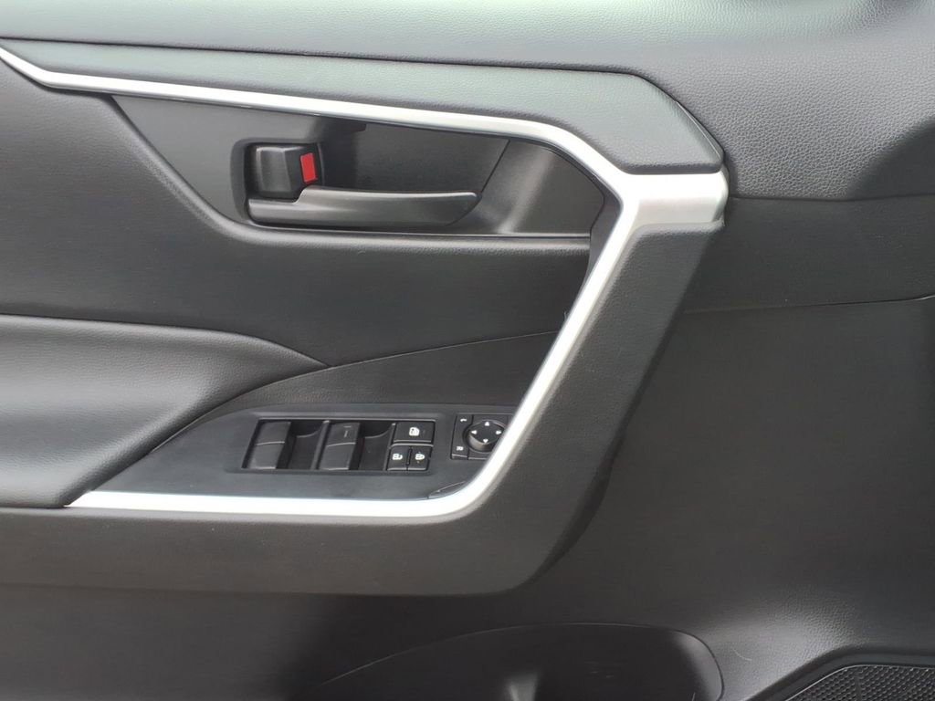 Certified 2022 Toyota RAV4 LE image 20