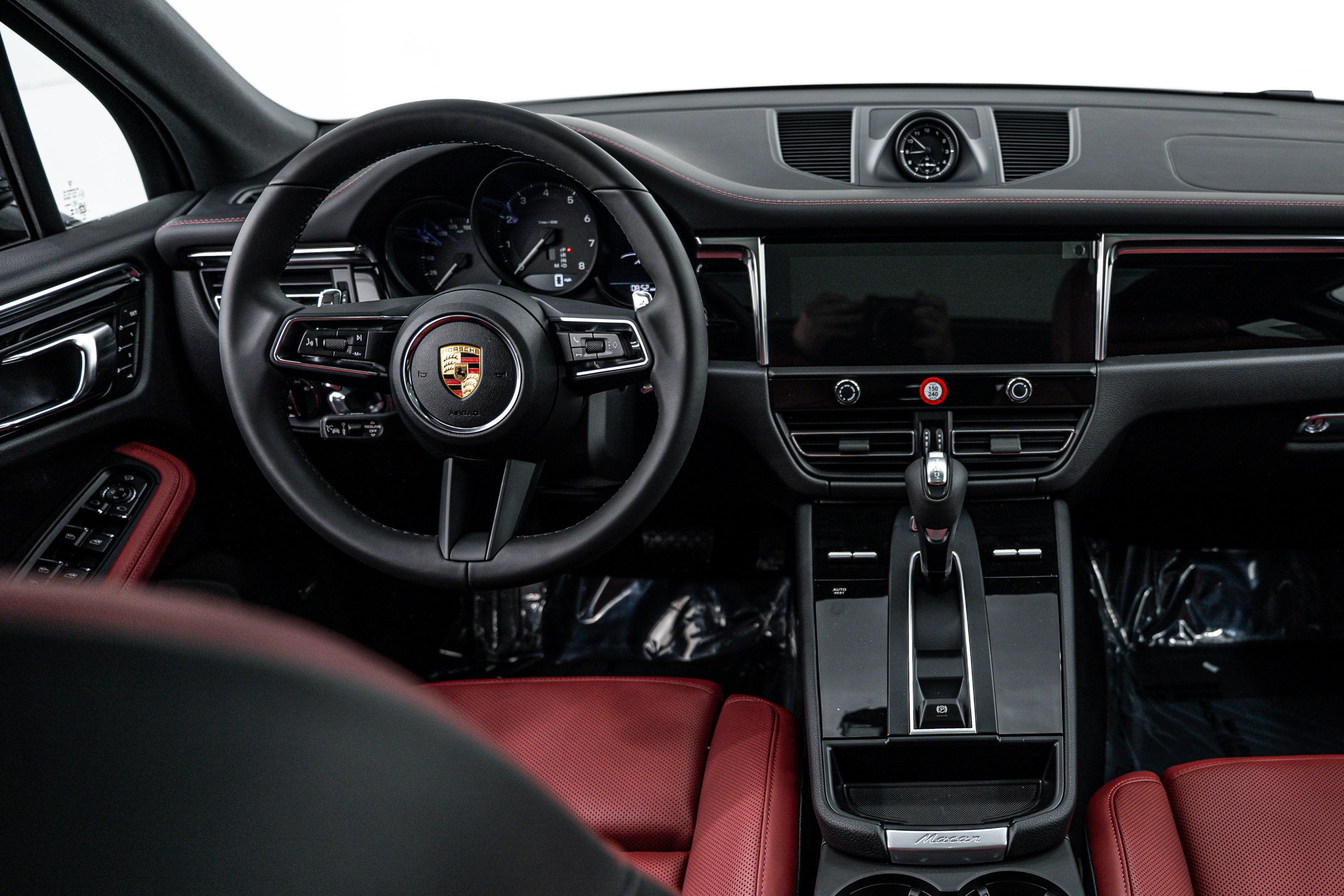 Certified 2026 Porsche Macan AWD/4WD image 24