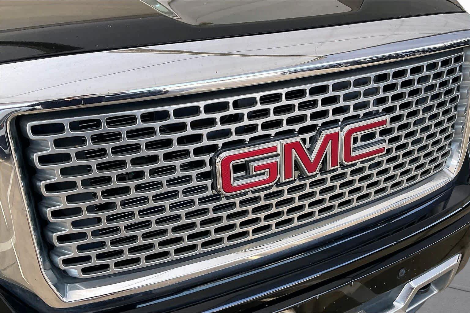 Used 2015 GMC Sierra 1500 Denali w/ Driver Alert Package AWD/4WD image 29